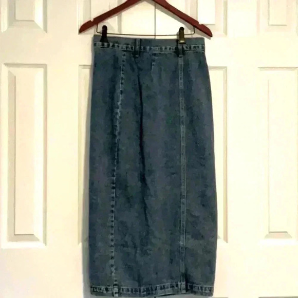 NWOT Tik Tok Shop Button Down Denim Skirt in Size Medium - Picture 2 of 3